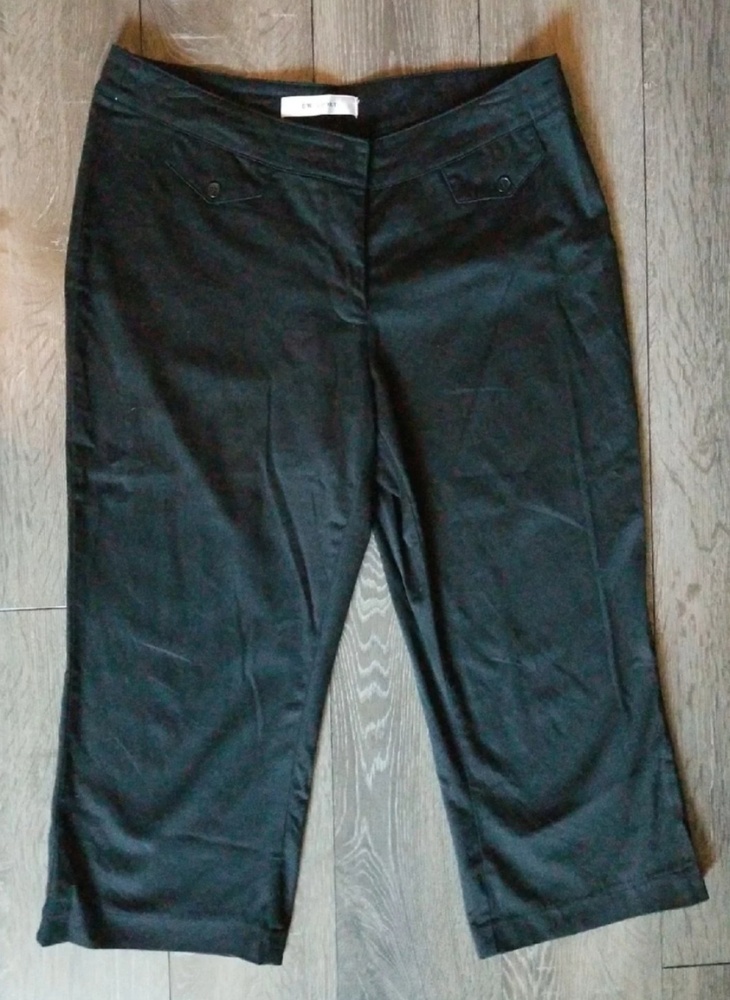 Black Capris